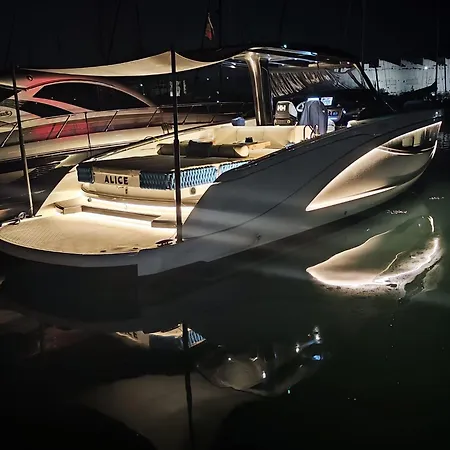 Botel Alice Naples